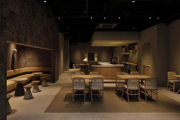 博多座近くのカフェバーSKIFFの店内